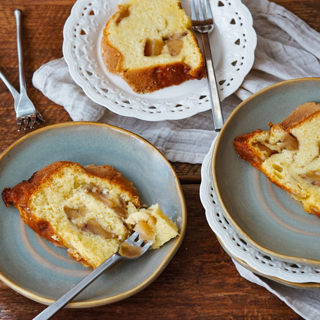 Sliced apple pie cake on plates